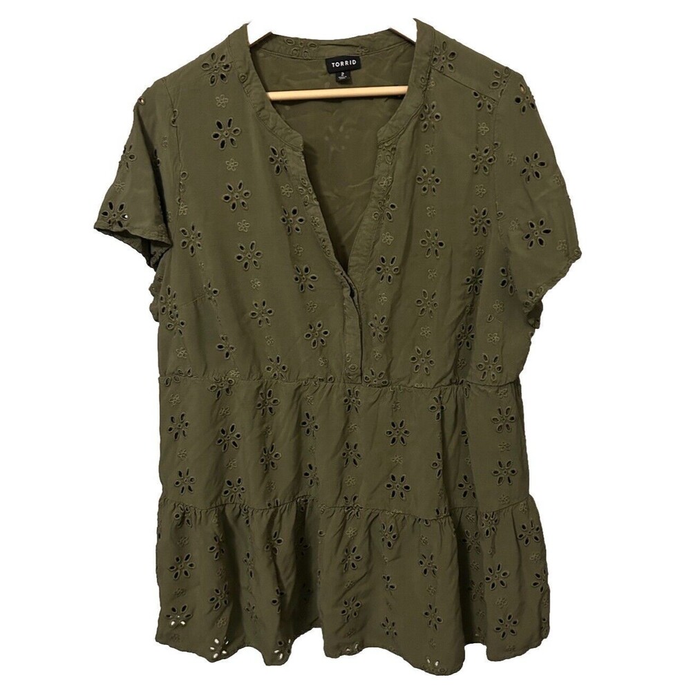 Torrid Sage Beachy Green Baby Doll Tiered Eyelet Floral Women's Top Size 2 Plus